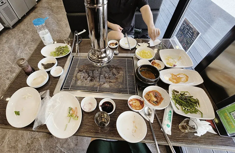 노릇하게 익어가는 참숯 장어구이