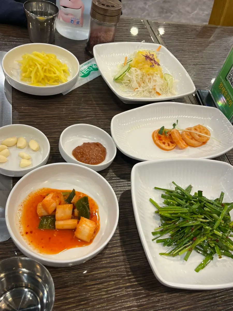 장어와 함께 나온 기본 반찬 상차림