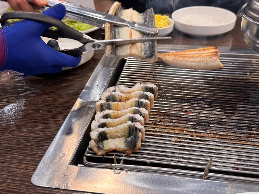 인원수에 맞춰 서비스로 나온 장어즙
