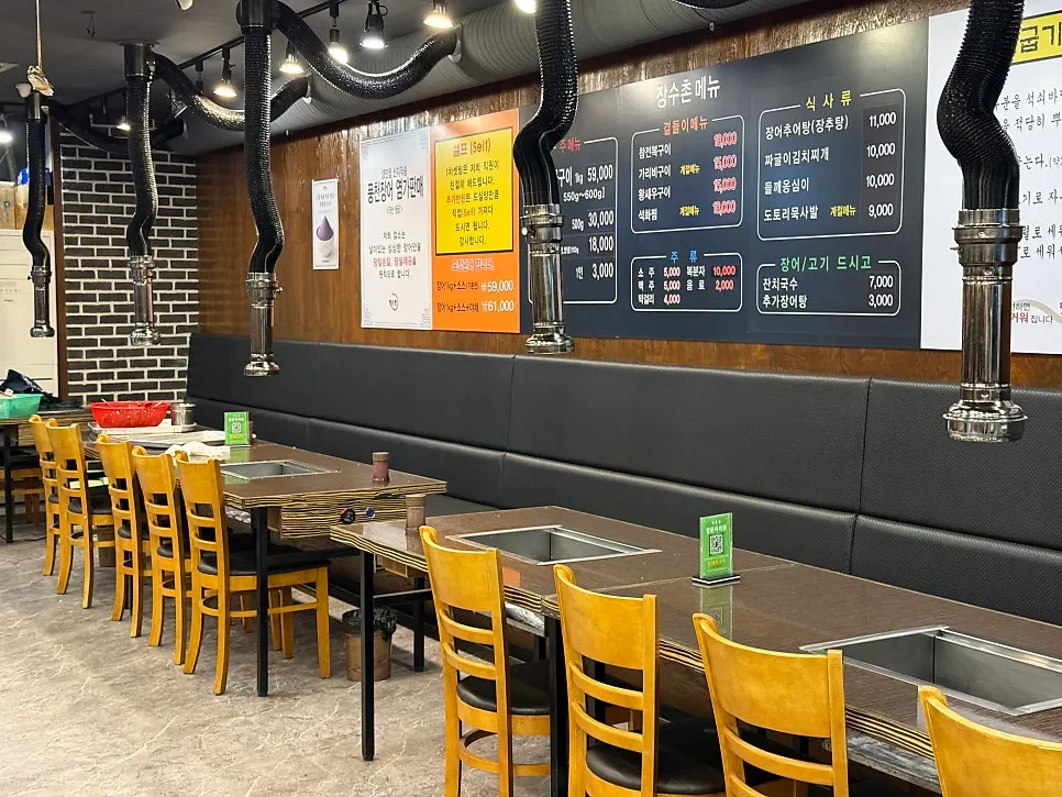 Group seating with generously spaced tables
