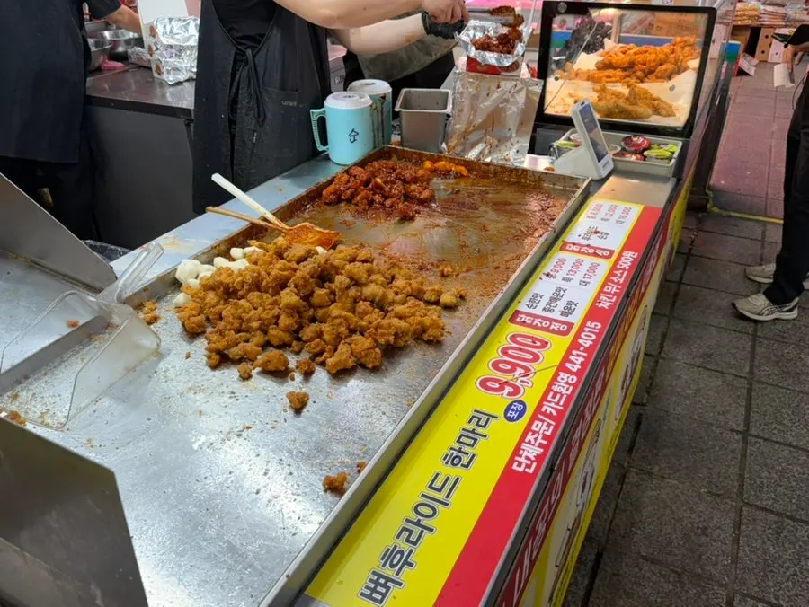 대 사이즈로 가득 담기는 닭강정 포장