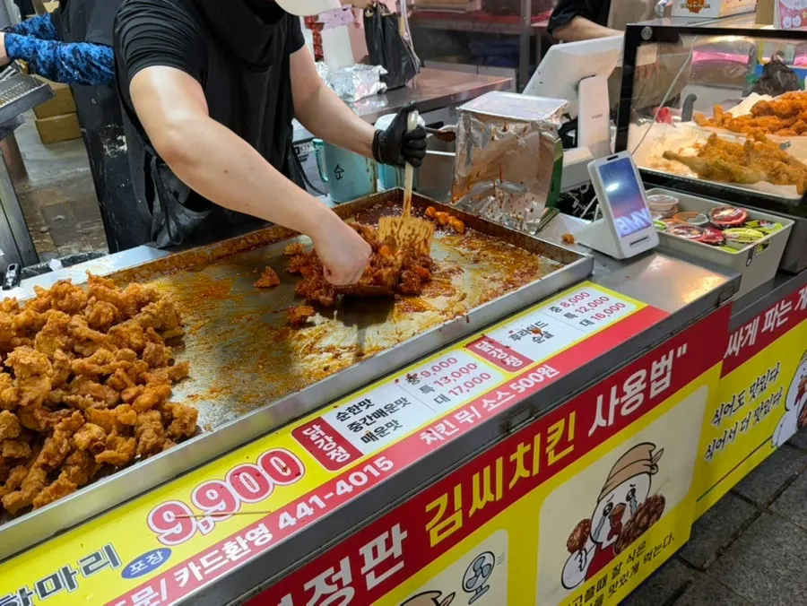 주문 후 담기는 중간매운맛 닭강정
