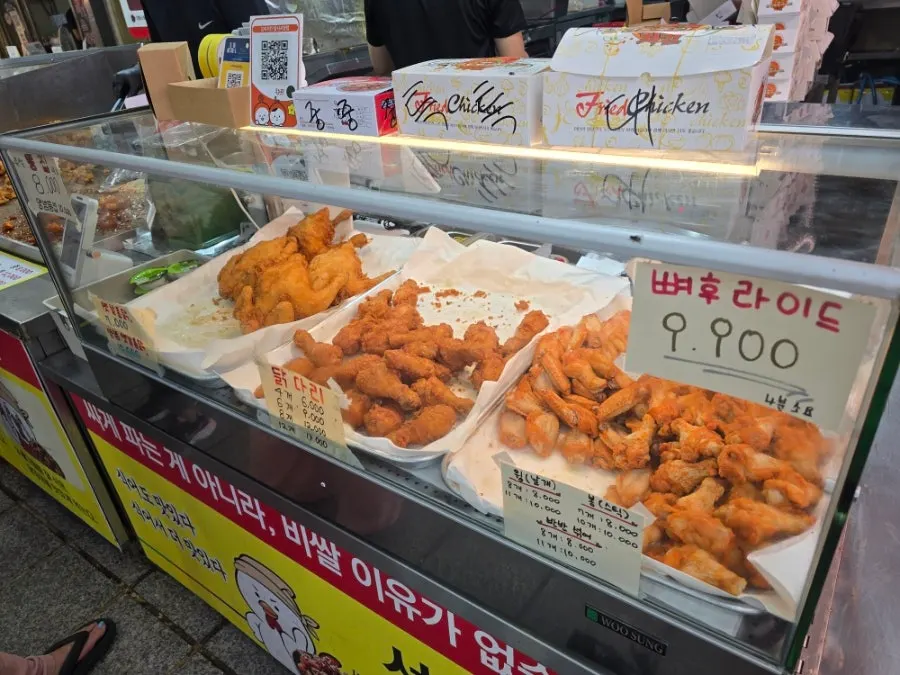 Menu board at Gimssi Chicken Amsa Market Branch
