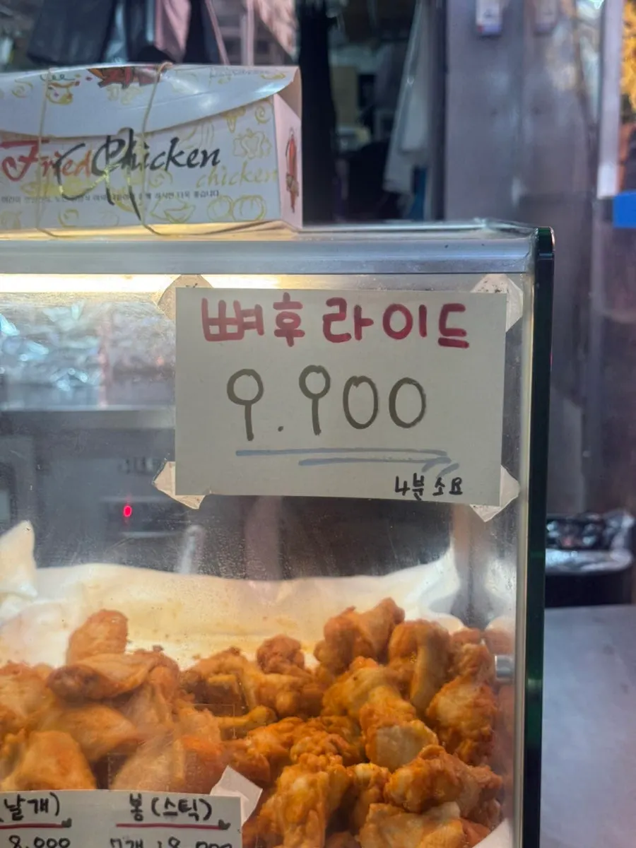 Freshly fried drumsticks and fried chicken