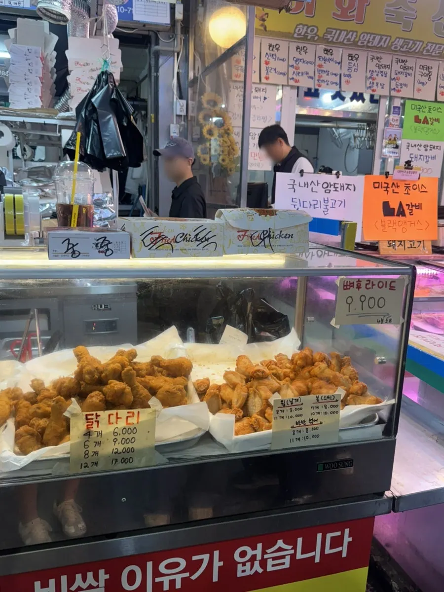 Prep counter at Gimssi Chicken Amsa Market Branch