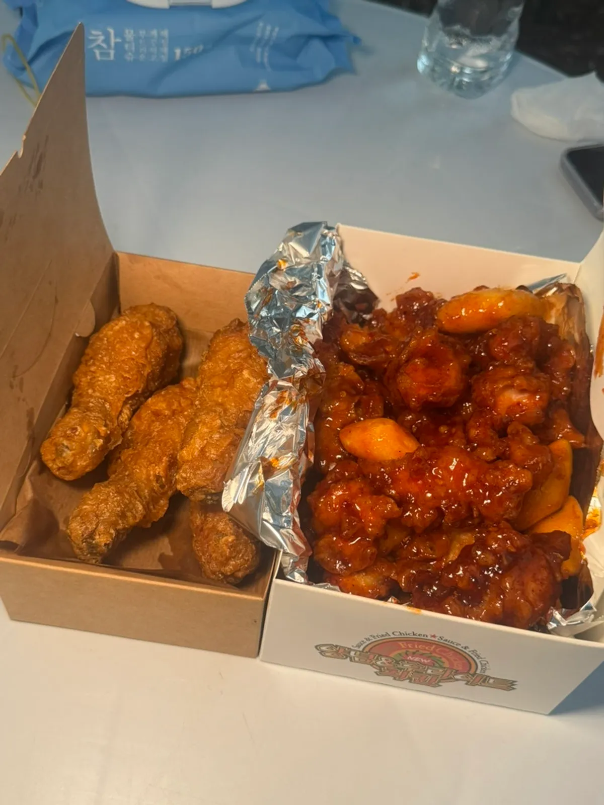 Large dakgangjeong and drumsticks opened up at the river park