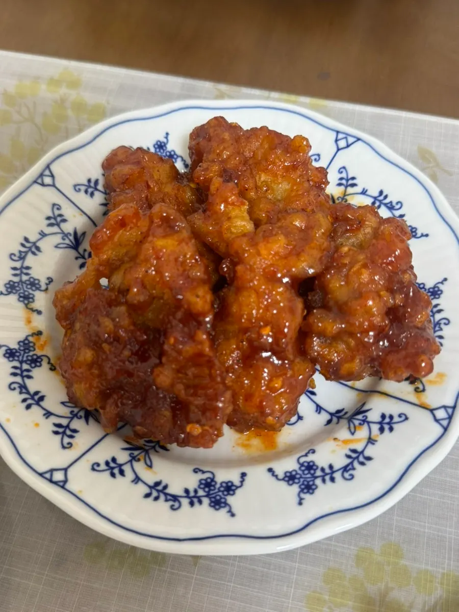 Sturdy drumsticks laid out alongside dakgangjeong