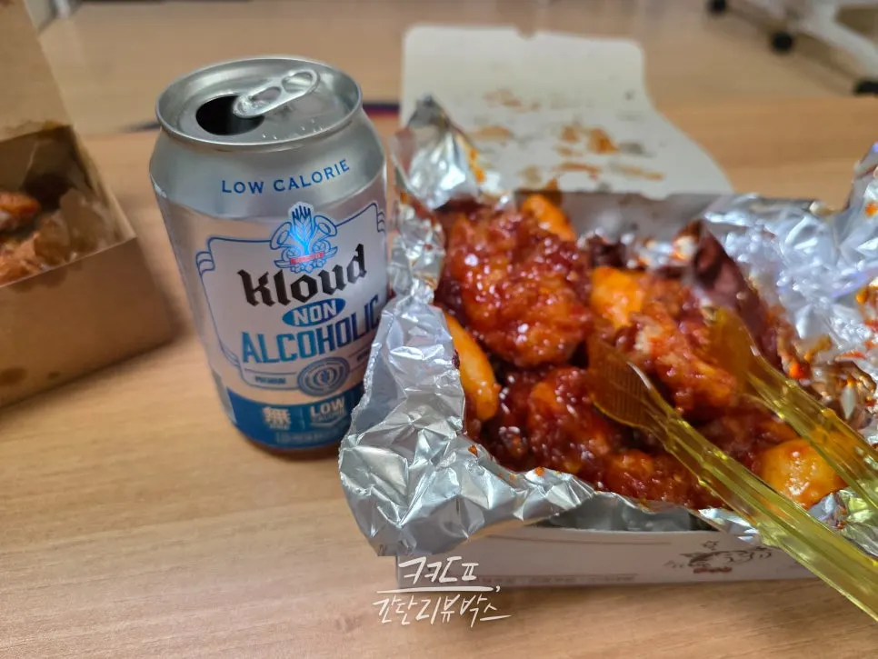 Dakgangjeong served alongside a non-alcoholic beer