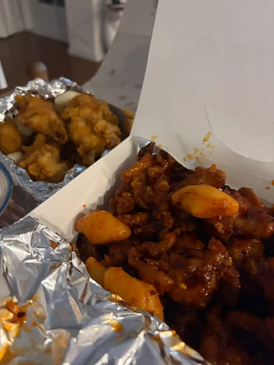 김씨치킨 암사시장점 닭강정 포장 박스