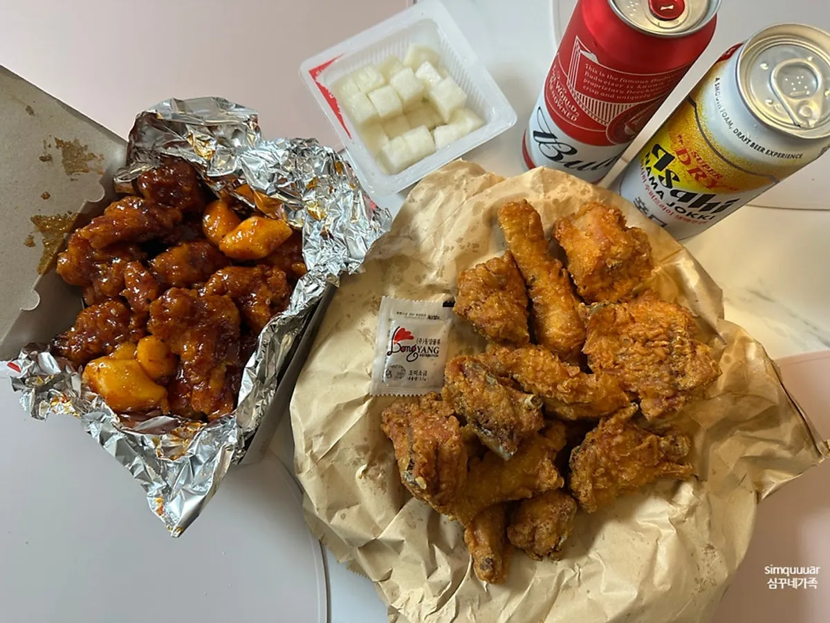 암사시장 김씨치킨 양념 닭강정과 떡