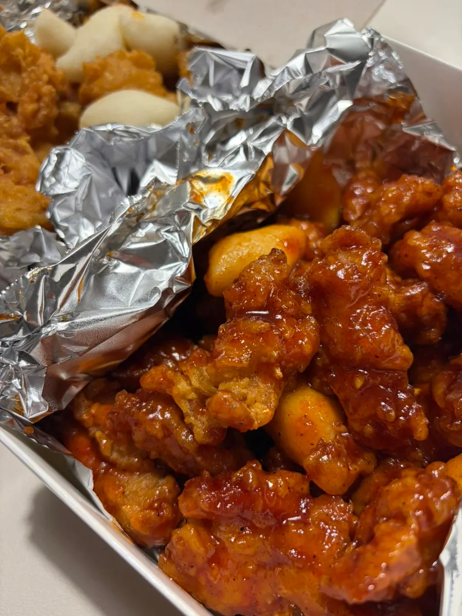 순한맛 양념 닭강정 클로즈업