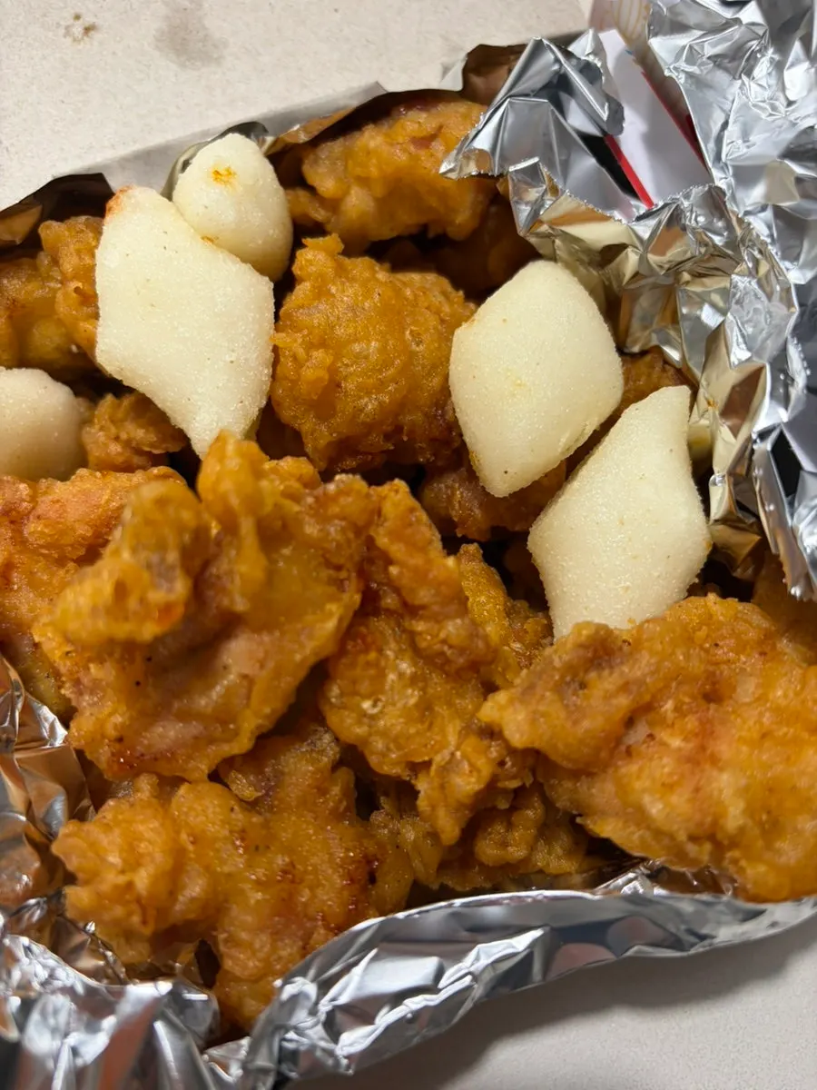 김씨치킨 암사시장점 닭강정 한 조각