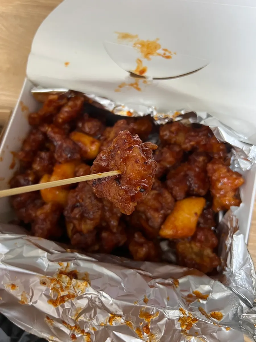 Rice cakes mixed into the dakgangjeong
