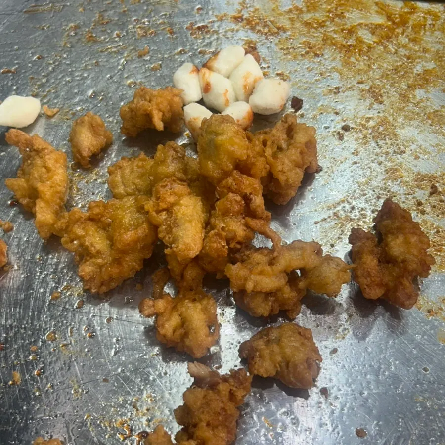 Kitchen area of Gimssi Chicken with the fryer in use