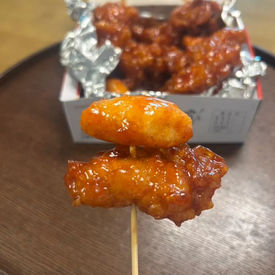 Box of Gimssi Chicken dakgangjeong opened at home