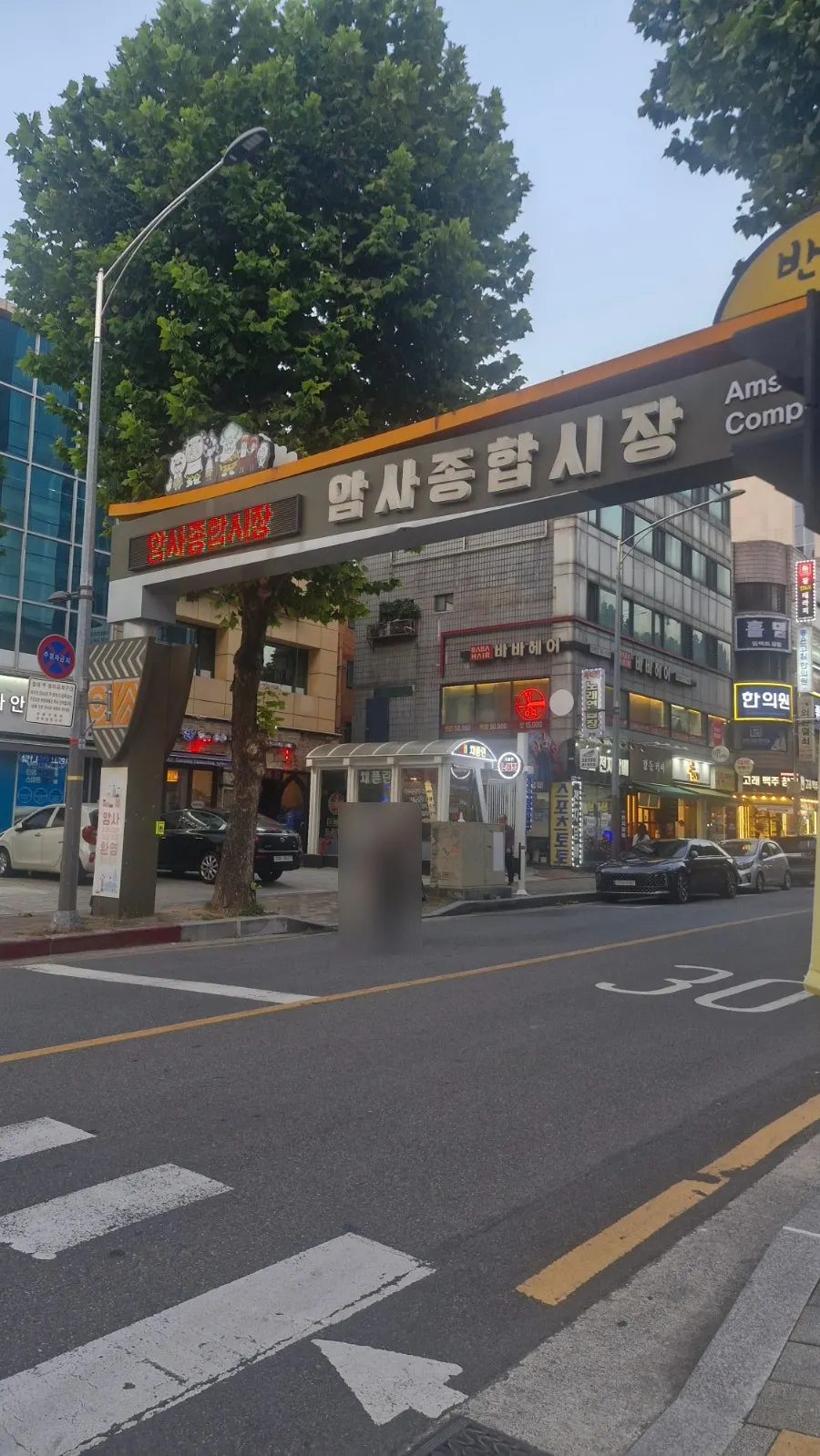 Market passageway leading deeper into Amsa Market
