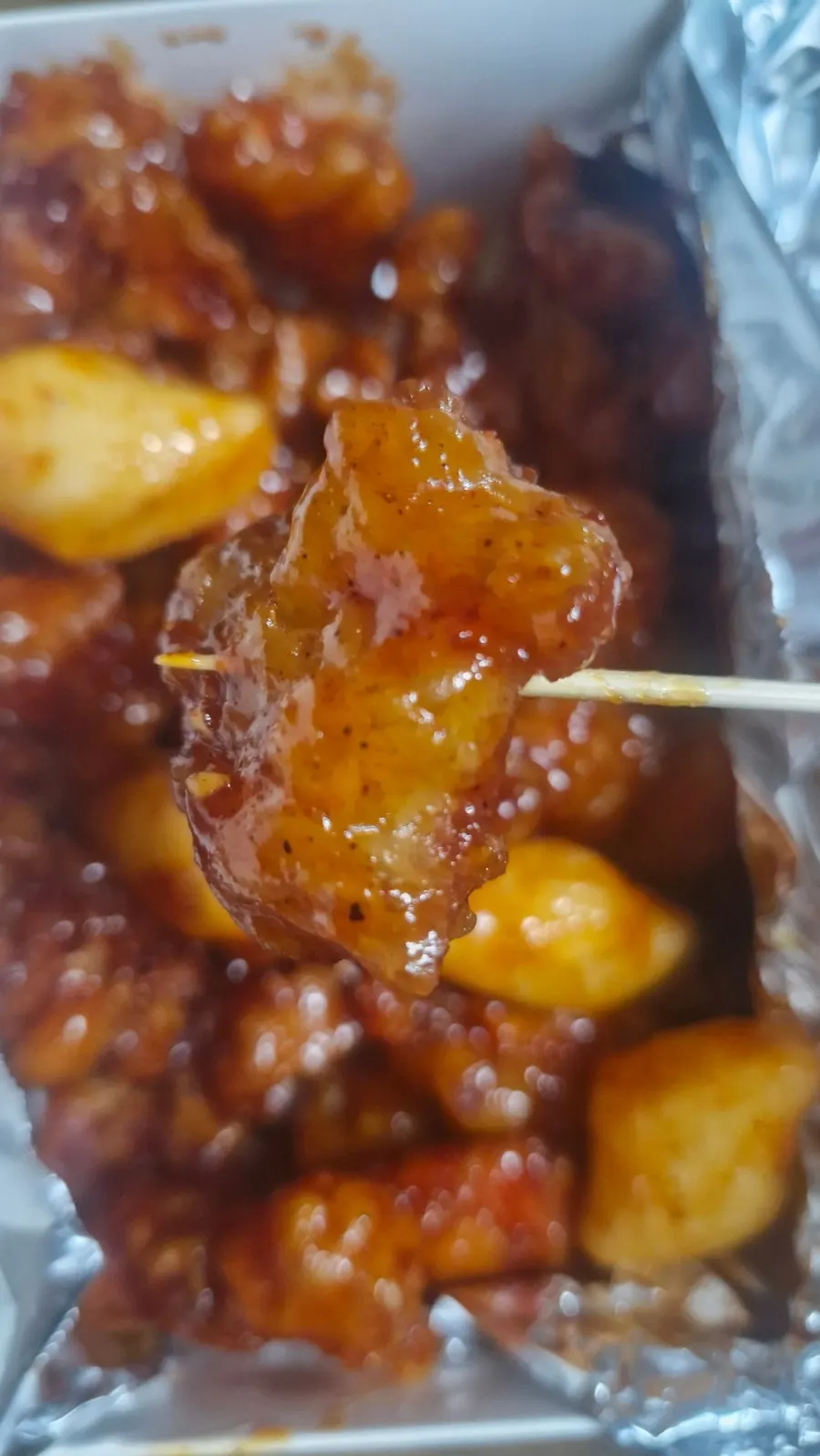 Extra-large mild dakgangjeong topped with rice cakes