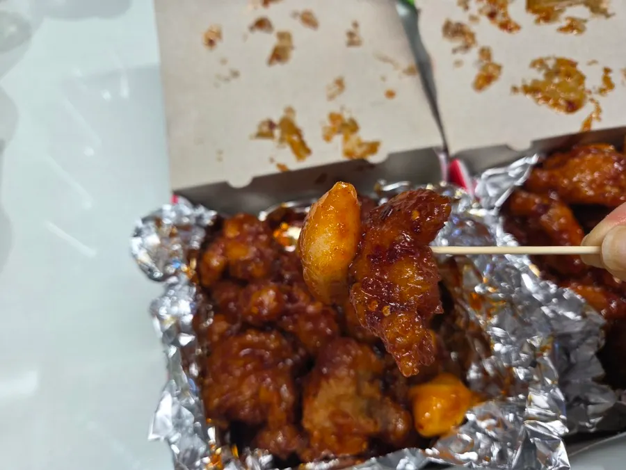 A sauced piece of dakgangjeong