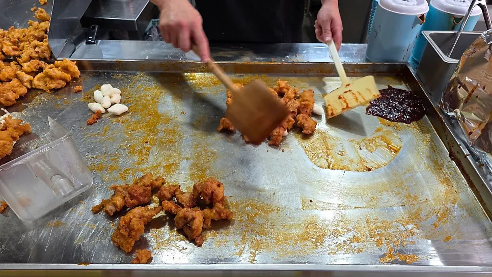 Fried chicken rangup dalam kotak bungkusan