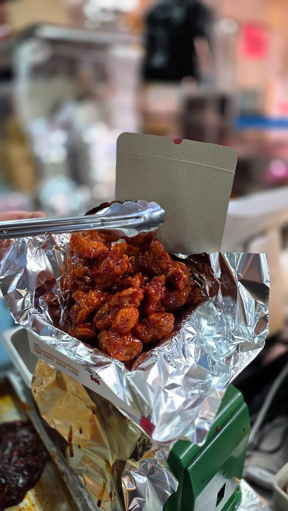 Dua jenis ayam dibungkus sekali, fried chicken dan bersos