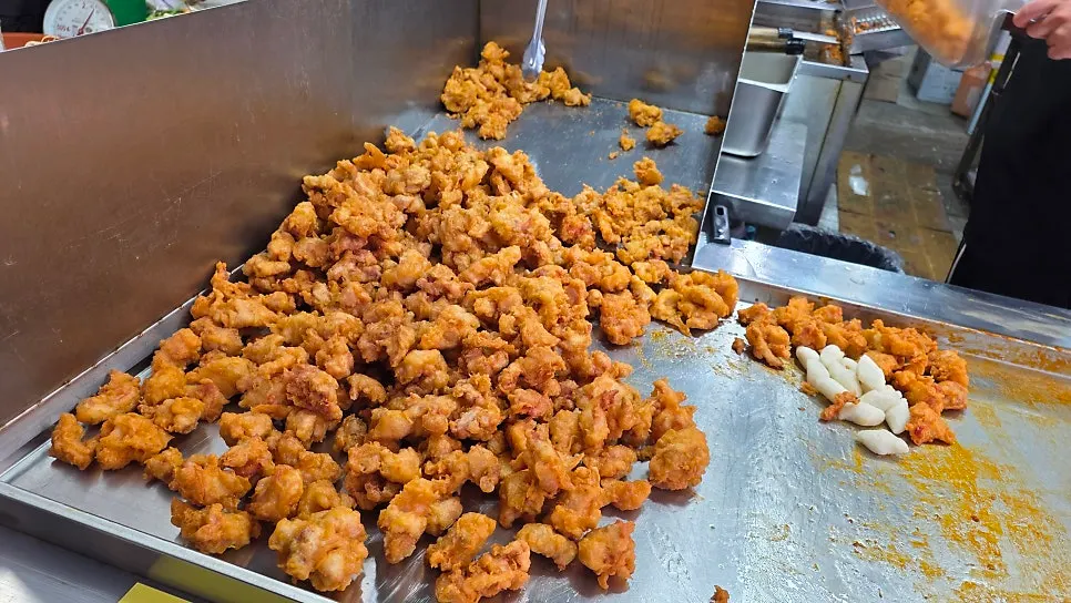 Fried chicken rangup dan dakgangjeong ayam pasar