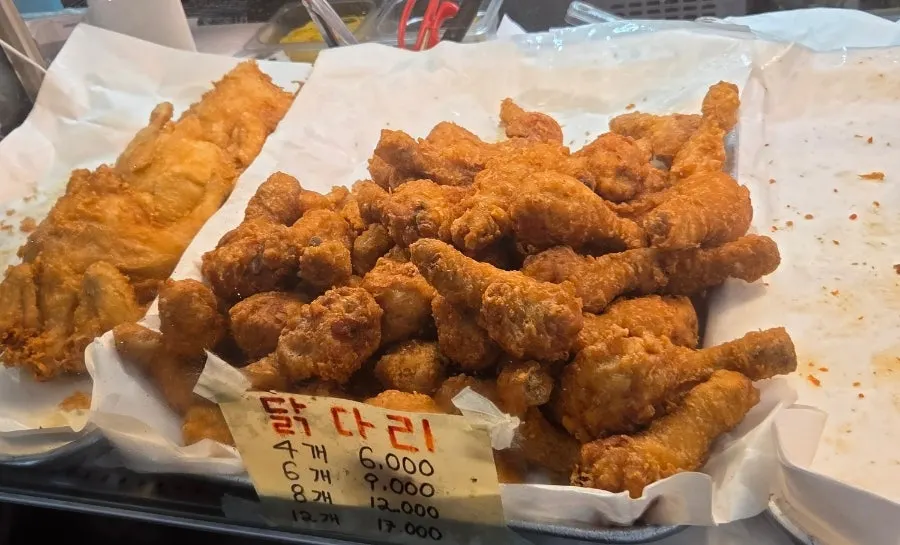 Gimssi Chicken slogan posted on the store wall