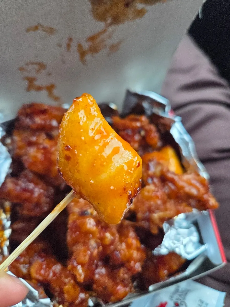 Sauce-coated rice cake tucked among the dakgangjeong