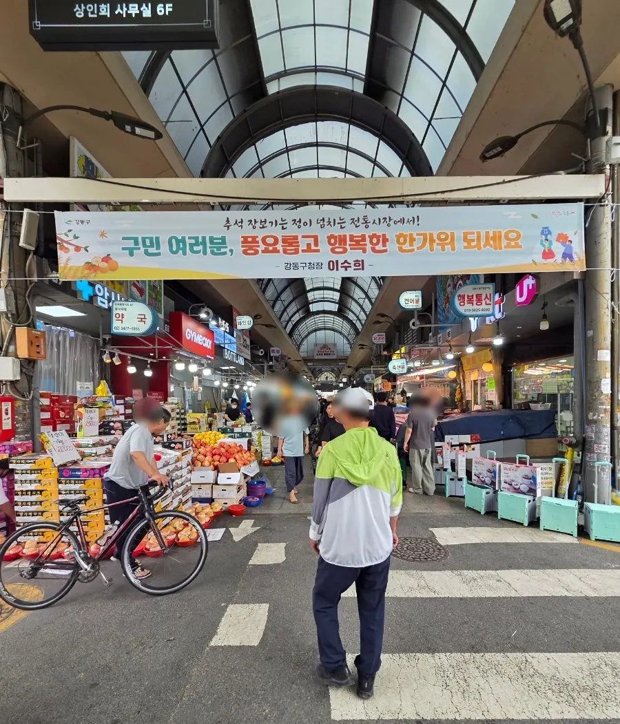 Final shot of the packed dakgangjeong takeout from Gimssi Chicken Amsa Market