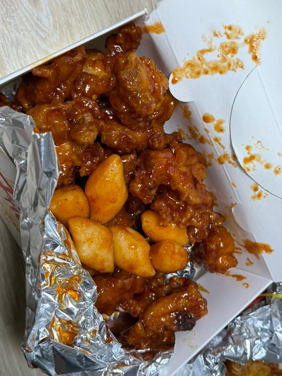 김씨치킨 닭강정 포장 상자 측면