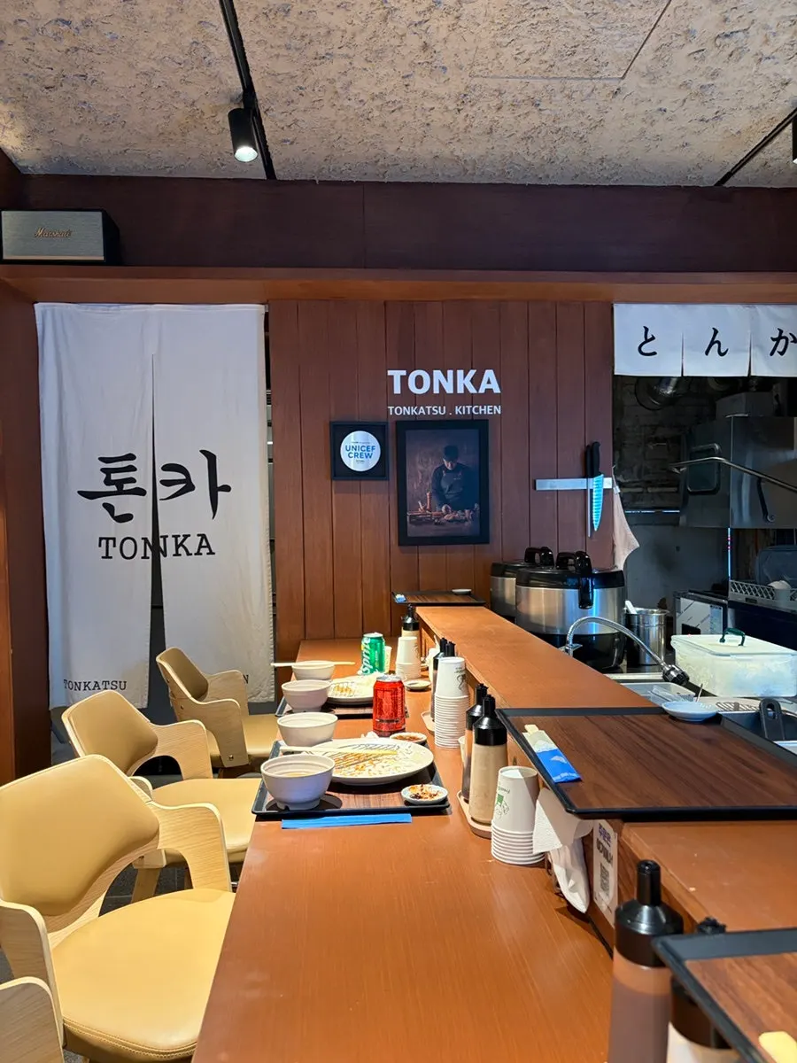 とんかつ noren and track lighting on the wall
