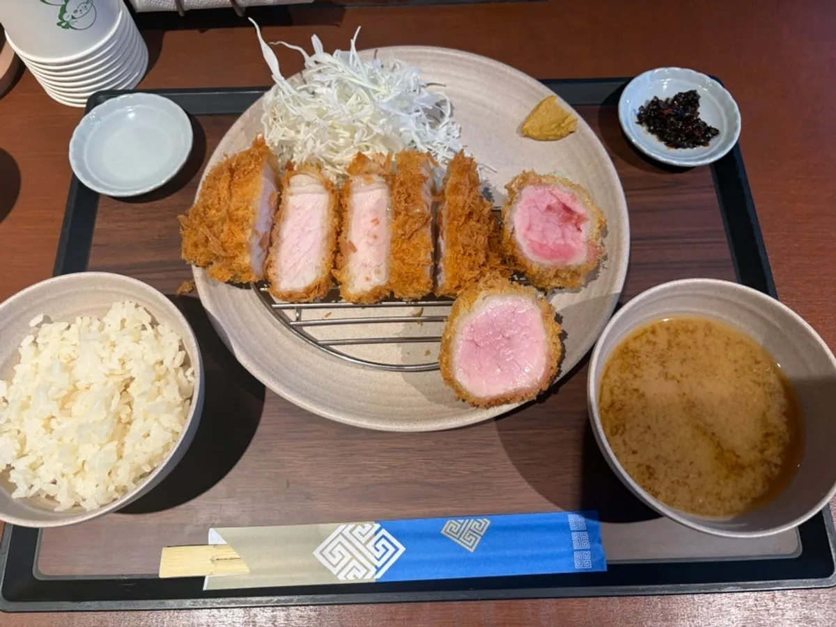 Tonkatsu (loin + tenderloin) served on one tray