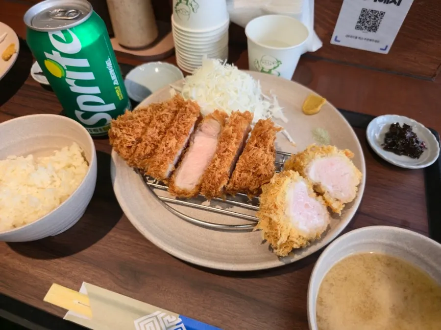 톤카츠 한 상 차림과 밥, 된장국