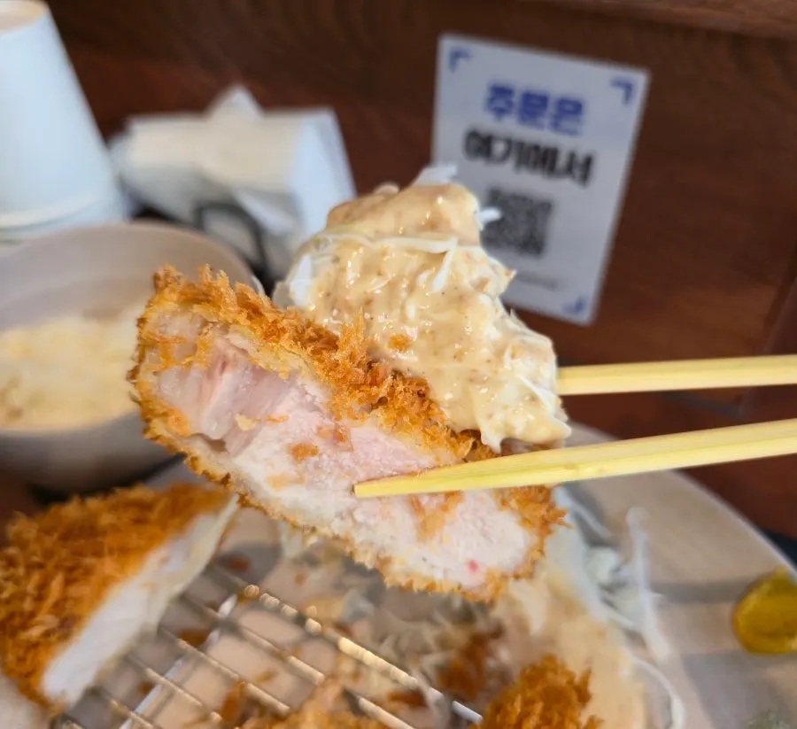 지방층이 보이는 등심카츠 단면