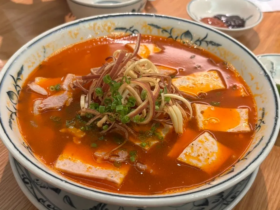 상에 차려진 분보후에와 반쎄오