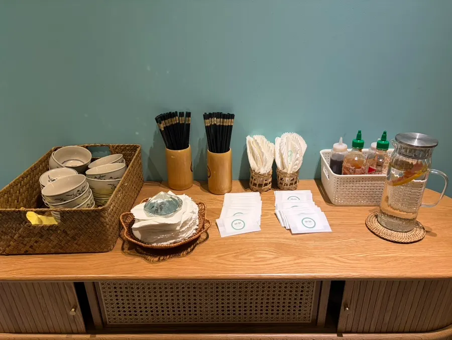 Tables and calm atmosphere at Anan Gangnam Direct Store