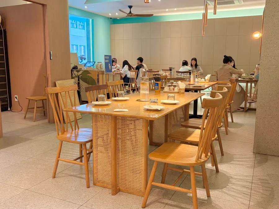 Neatly arranged interior of Anan Gangnam Direct Store