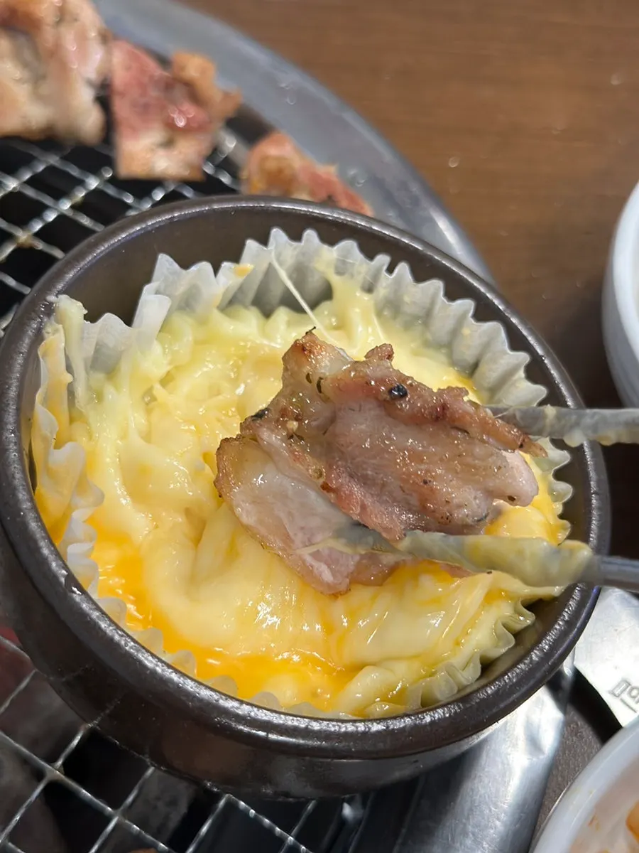 알맞게 익은 숯불 닭갈비 소금구이