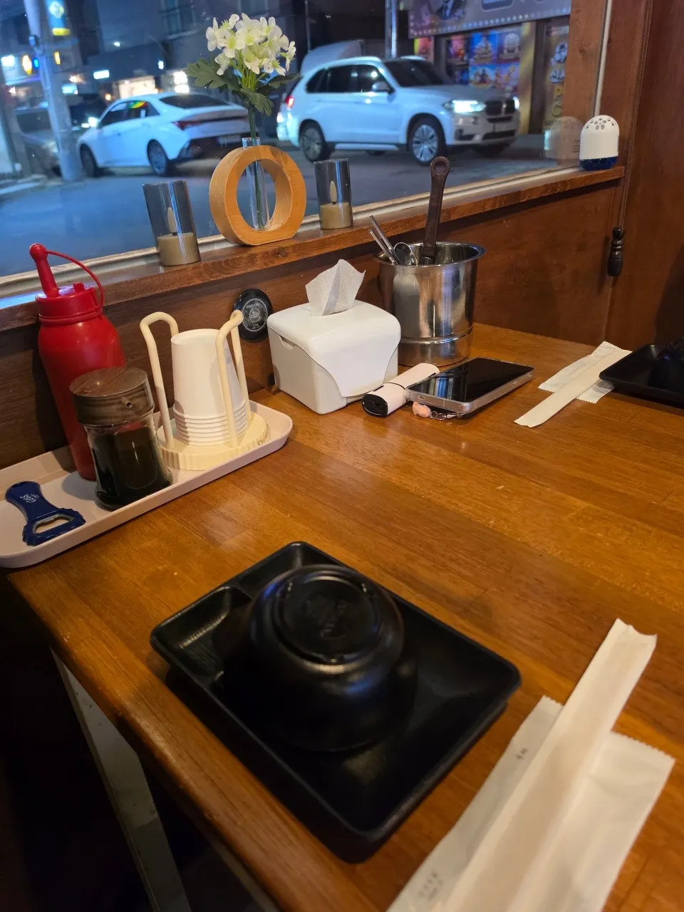 Table setting of basic side dishes at Andamiro