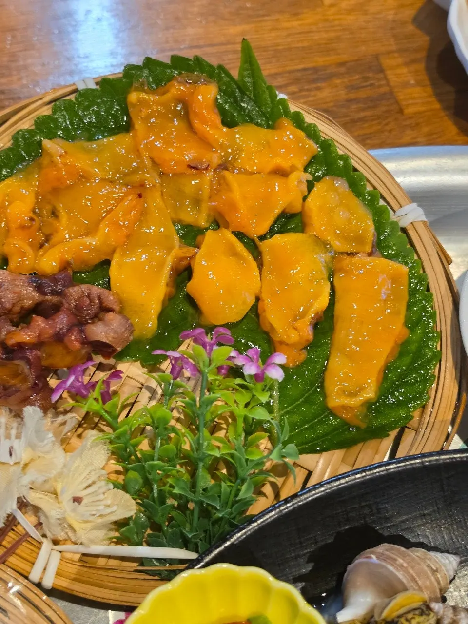 A plate of abalone and sea cucumber