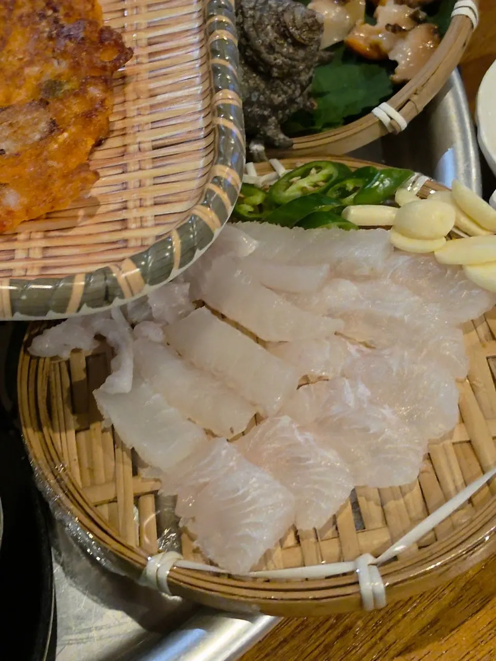 Flounder sashimi included in the Andamiro set