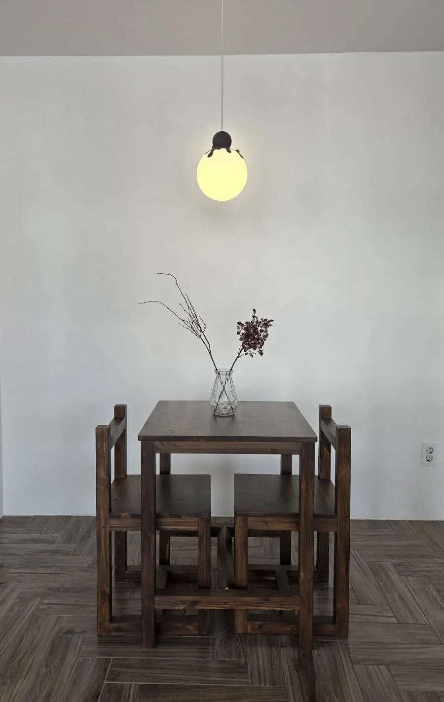Interior of Andamiro Cheonan featuring curved lighting