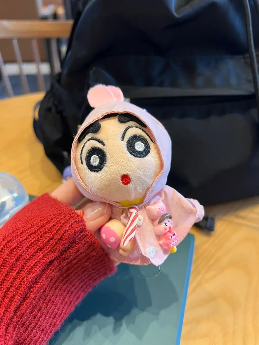 Raincoat-wearing Jjanggu doll won from the claw machine