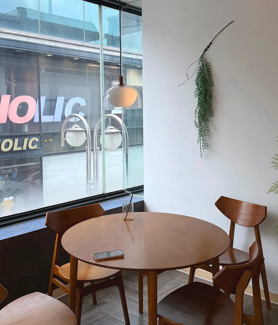 Café interior decor and lighting