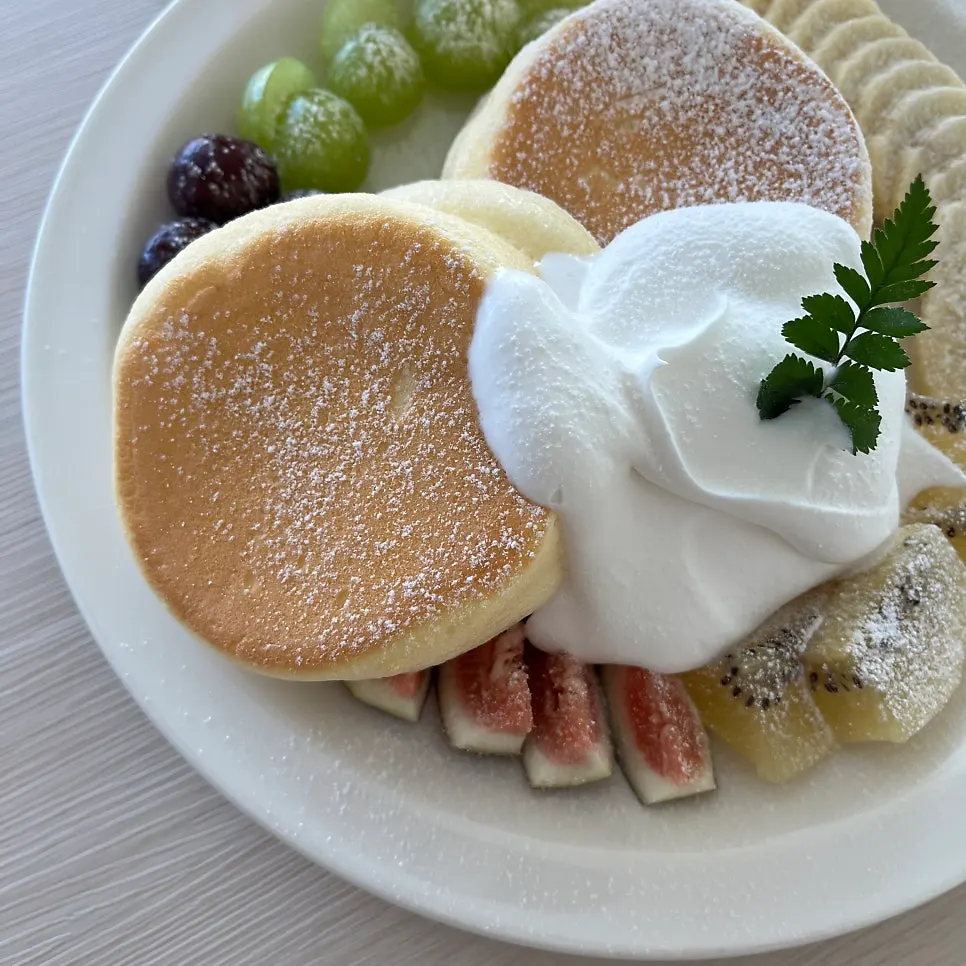 Cross-section of a cut piece of soufflé pancake