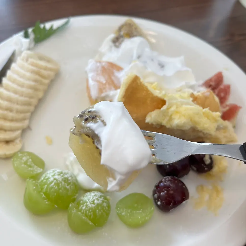 A bite combining fruit and whipped cream with soufflé