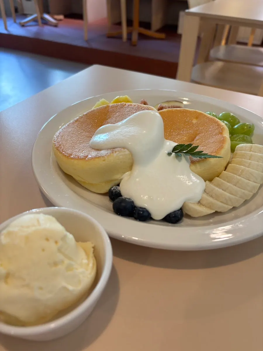 안다미로 팬케이크 성수 디저트 테이블 마무리 컷