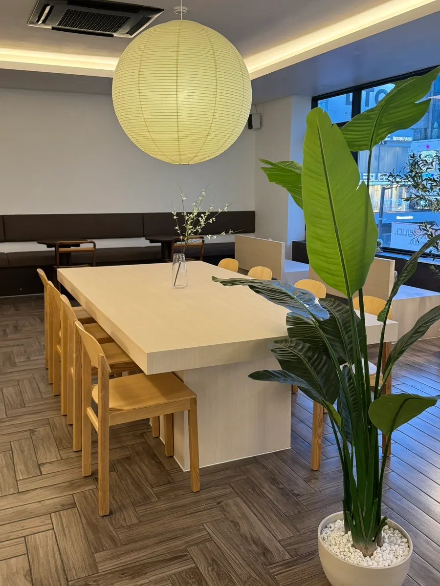 Interior décor at Andamiro Pancake