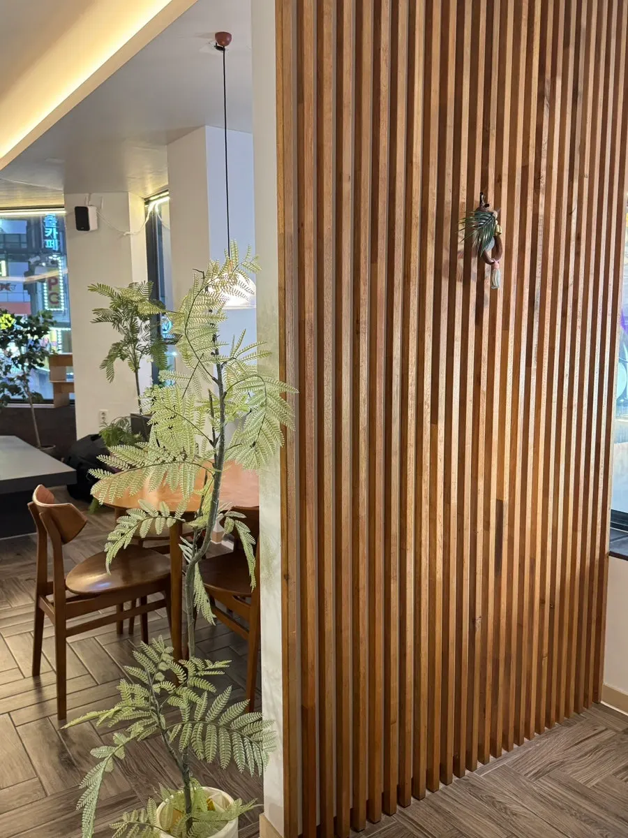 Window-side seating at Andamiro Pancake