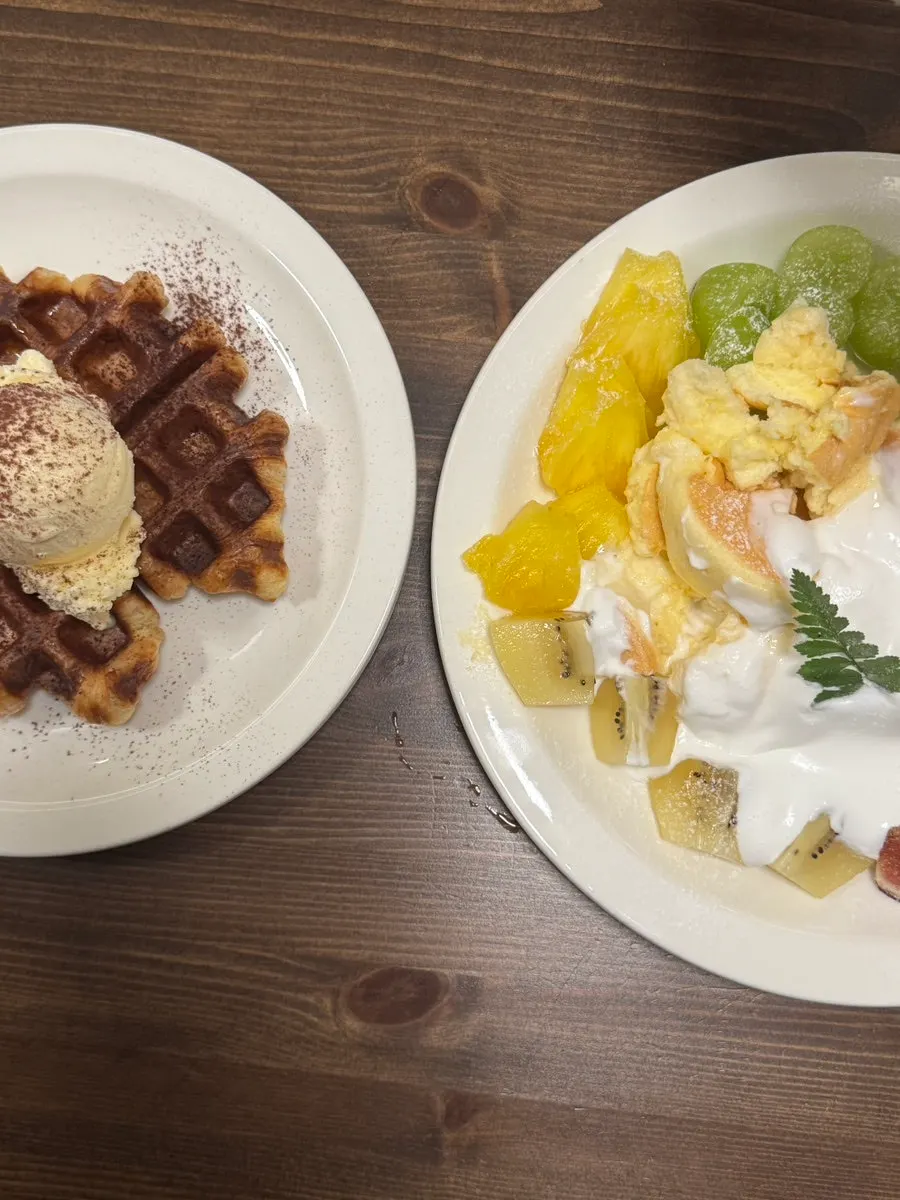 Coffee and dessert on the table