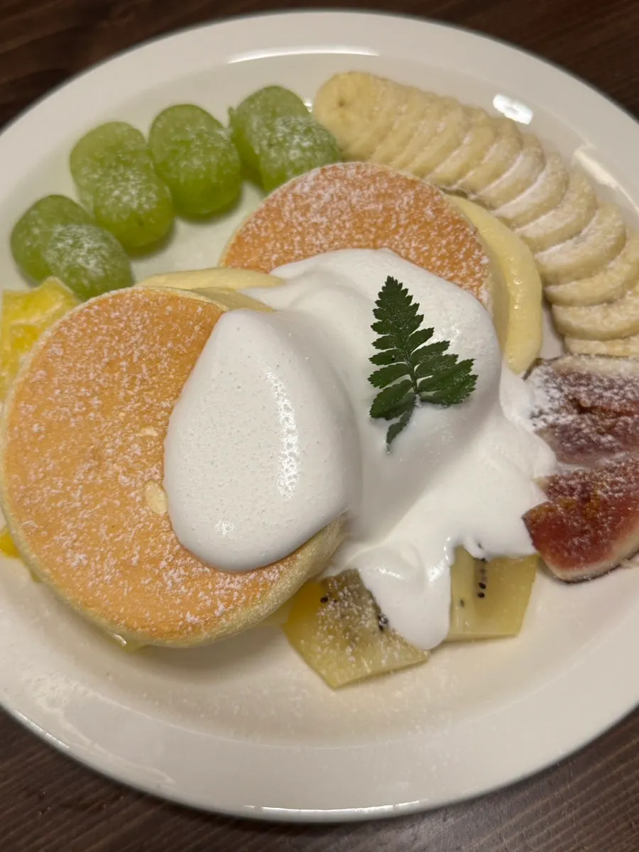 A plate of Andamiro Soufflé pancake